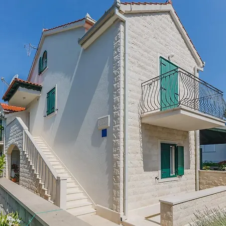 Ferienhaus Kamenica Mirce